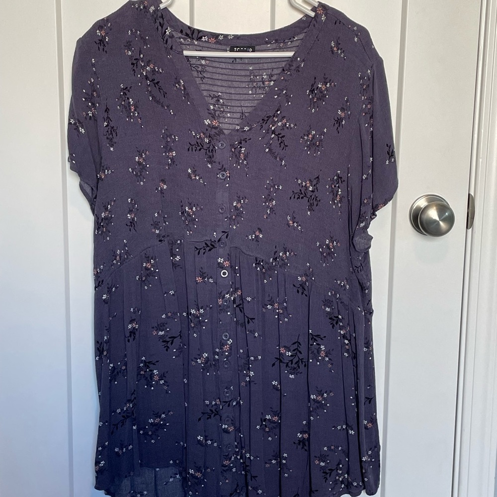 Torrid Women’s Plus Size 4 Blue flowered Short sleeved Top